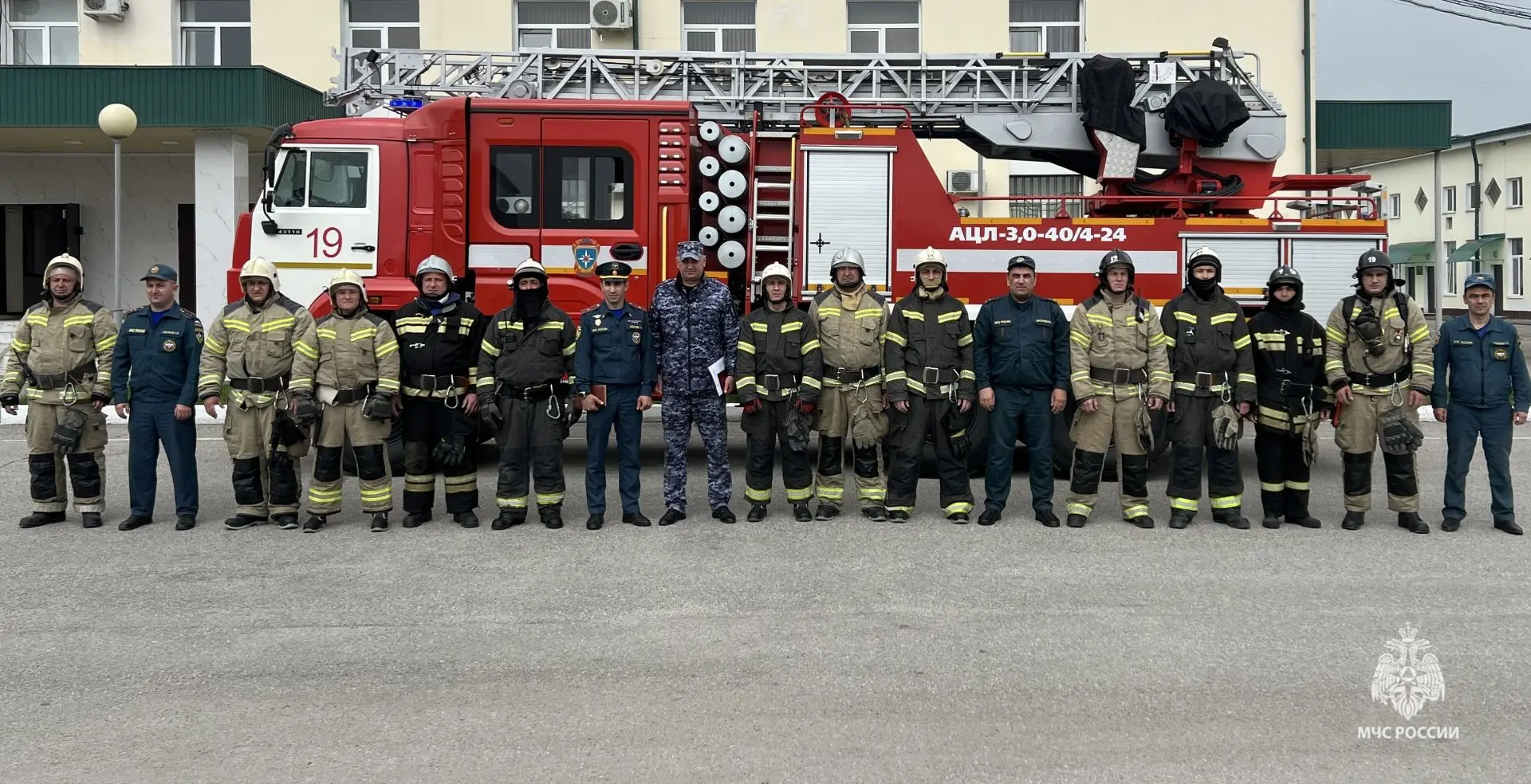 На базе Управления Росгвардии по Кабардино-Балкарии прошли совместные с сотрудниками МЧС России пожарно-тактические учения На базе Управления Росгвардии по Кабардино-Балкарии прошли совместные с сотрудниками МЧС России пожарно-тактические учения