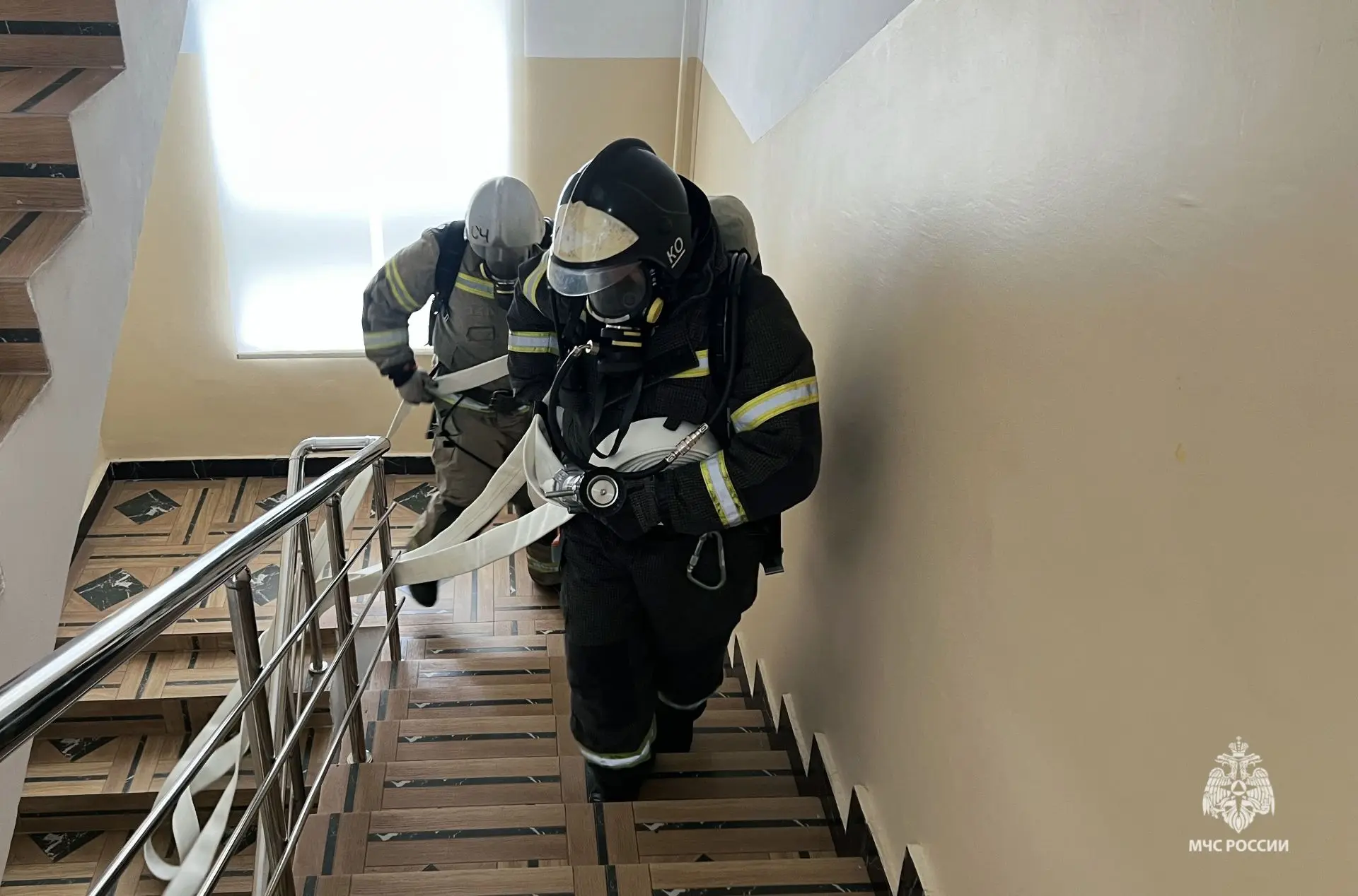 На базе Управления Росгвардии по Кабардино-Балкарии прошли совместные с сотрудниками МЧС России пожарно-тактические учения На базе Управления Росгвардии по Кабардино-Балкарии прошли совместные с сотрудниками МЧС России пожарно-тактические учения