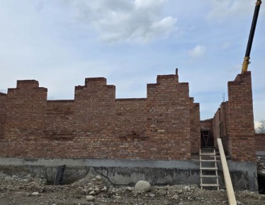 Реализация нацпроекта. В рамках национального проекта «Семья» в городском округе Баксан продолжается строительство дошкольного образовательного учреждения, сообщает пресс-служба муниципалитета