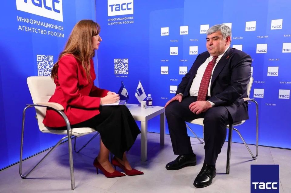Главное из заявлений, а также фоторепортаж с видеоинтервью главы Кабардино-Балкарской Республики Казбека (КБР) Кокова ТАСС на полях Российско-абхазского перекрестного молодежного форума, который проходит в Нальчике с 4 по 8... Главное из заявлений, а также фоторепортаж с видеоинтервью главы Кабардино-Балкарской Республики Казбека (КБР) Кокова ТАСС на полях Российско-абхазского перекрестного молодежного форума, который проходит в Нальчике с 4 по 8...