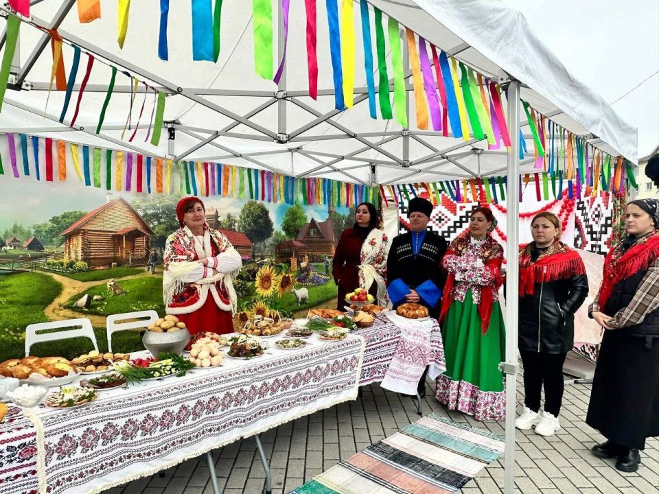 В Нальчике состоялось торжественное открытие перекрестного Российско-Абхазского молодежного форума В Нальчике состоялось торжественное открытие перекрестного Российско-Абхазского молодежного форума