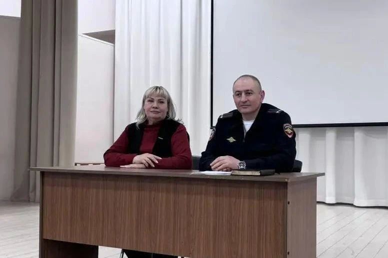 Полицейские Майского района провели серию профилактических встреч с педагогами образовательных учреждений Полицейские Майского района провели серию профилактических встреч с педагогами образовательных учреждений