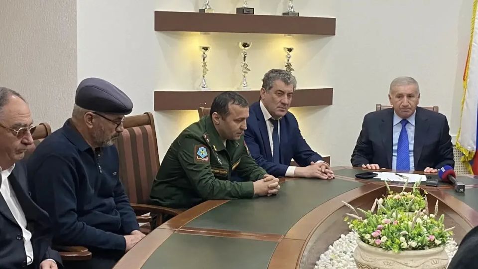 В Баксанском районе родственникам бойцов, погибших в зоне СВО, вручили государственные награды В Баксанском районе родственникам бойцов, погибших в зоне СВО, вручили государственные награды