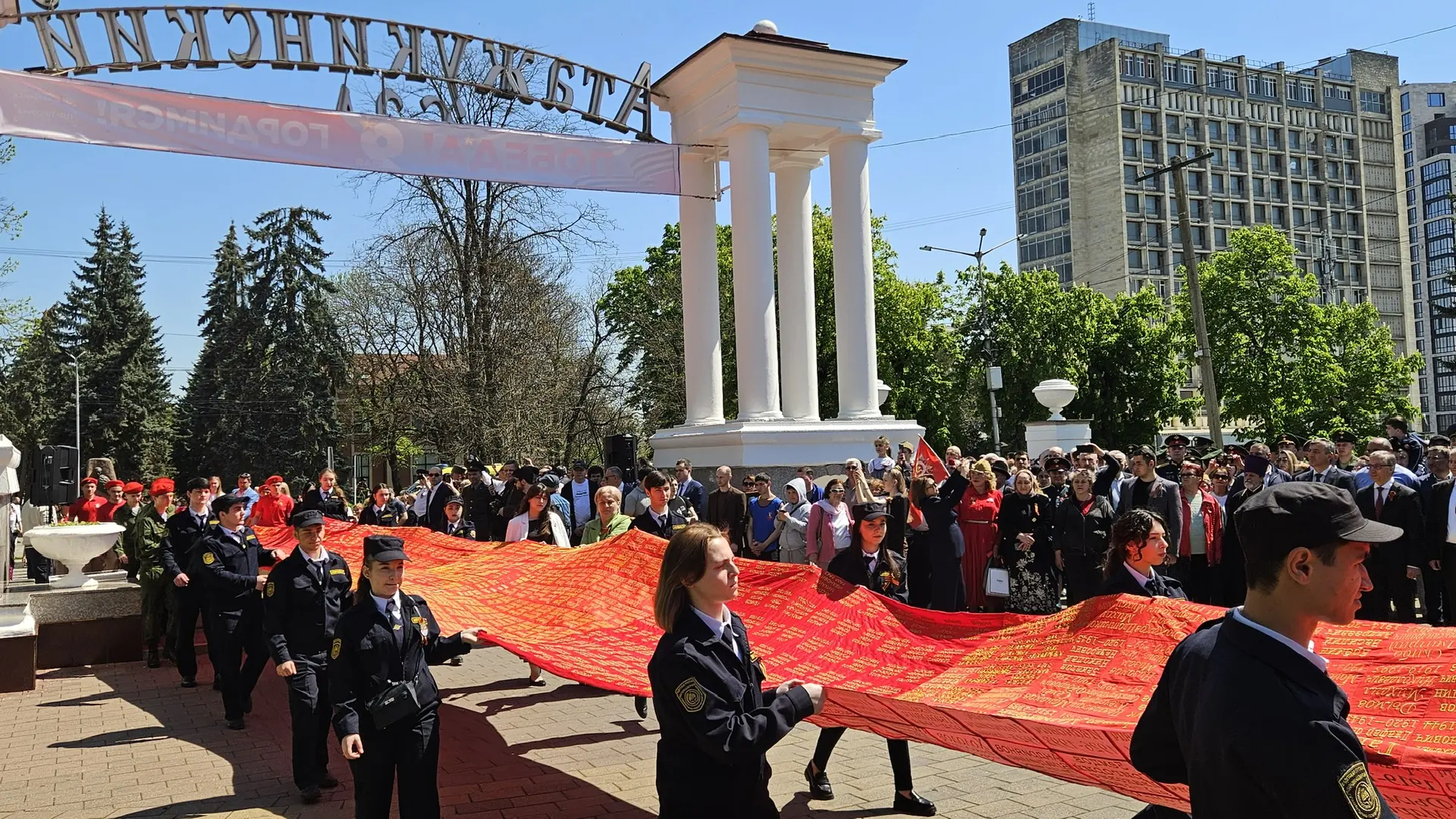 Потомки победителей в едином строю Потомки победителей в едином строю