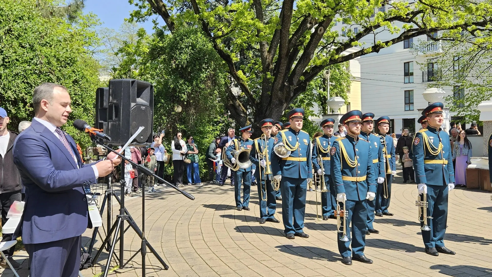Потомки победителей в едином строю Потомки победителей в едином строю