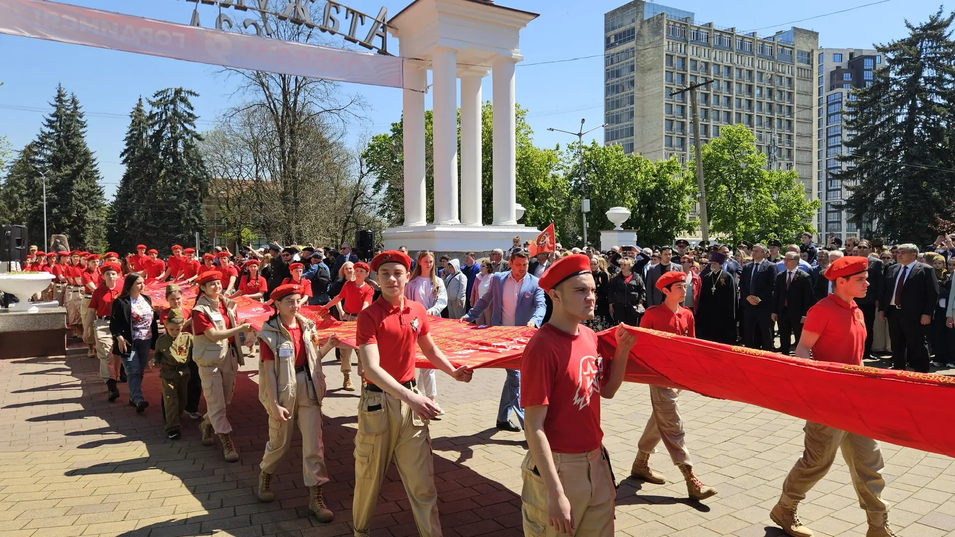 Потомки победителей в едином строю Потомки победителей в едином строю