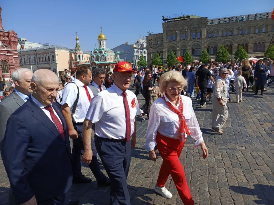 Делегаты КБР на главной пионерской линейке страны Делегаты КБР на главной пионерской линейке страны