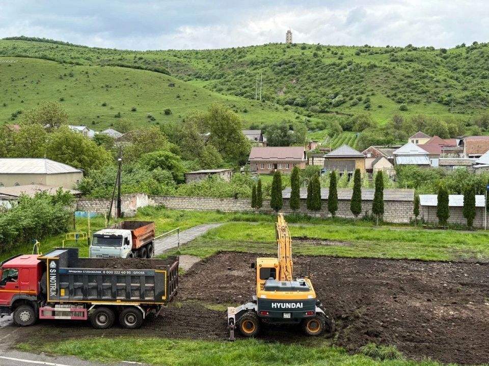 В Лечинкае началось строительство «умной» спортивной площадки