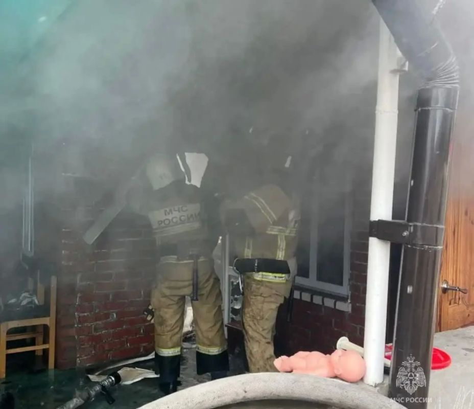 В Тереке ликвидировали пожар в частном домовладении