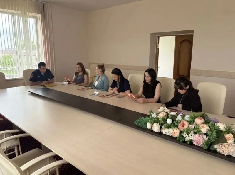 Полицейские Лескенского района провели мероприятие по профилактике дистанционного мошенничества Полицейские Лескенского района провели мероприятие по профилактике дистанционного мошенничества