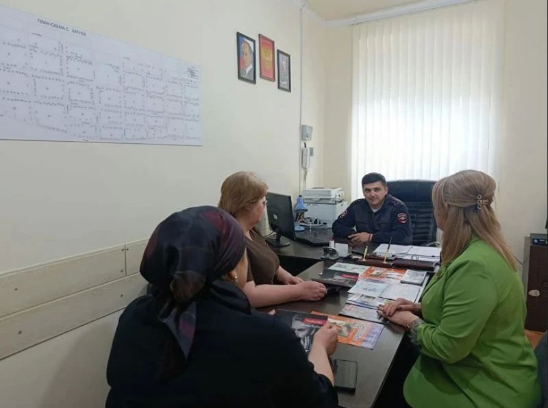 Полицейские Лескенского района провели мероприятие по профилактике дистанционного мошенничества Полицейские Лескенского района провели мероприятие по профилактике дистанционного мошенничества