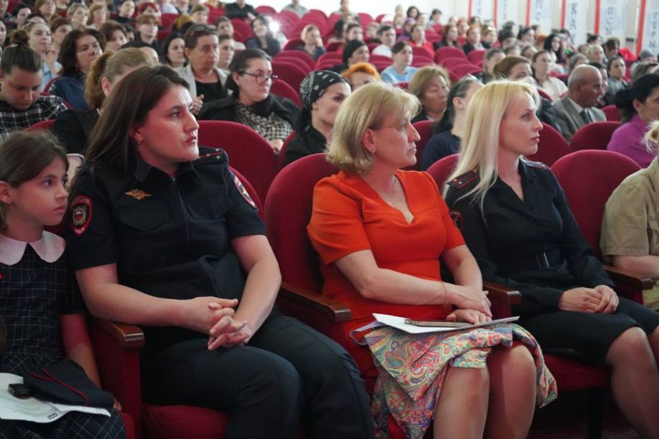 Актуальные вопросы безопасности детей и подростков обсудили в Кабардино-Балкарии Актуальные вопросы безопасности детей и подростков обсудили в Кабардино-Балкарии