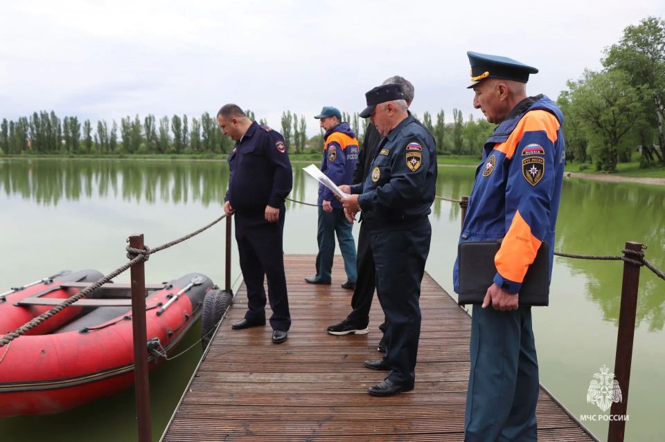 К началу купального сезона места организованного отдыха людей на воде должны соответствовать всем требованиям по обеспечению безопасности людей К началу купального сезона места организованного отдыха людей на воде должны соответствовать всем требованиям по обеспечению безопасности людей