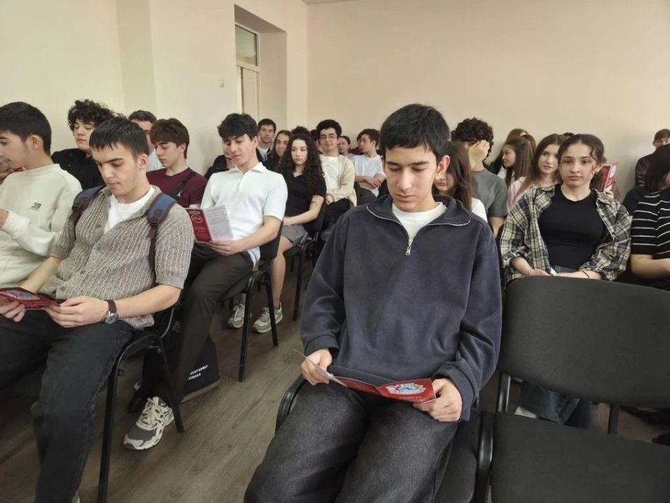 Старшеклассники Нальчика приняли участие во встрече по вопросам профилактики экстремизма Старшеклассники Нальчика приняли участие во встрече по вопросам профилактики экстремизма