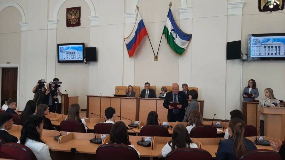 В Парламенте КБР награждают победителей и призёров конкурса "Моя законотворческая инициатива" среди молодёжи образовательных, научных и общественных организаций В Парламенте КБР награждают победителей и призёров конкурса "Моя законотворческая инициатива" среди молодёжи образовательных, научных и общественных организаций