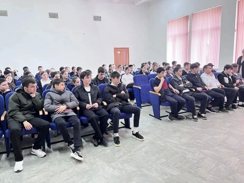 Полицейские Черекского района провели профилактические мероприятия со старшеклассниками Полицейские Черекского района провели профилактические мероприятия со старшеклассниками