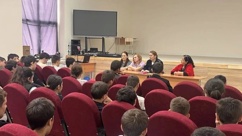 Полицейские Черекского района провели профилактические мероприятия со старшеклассниками Полицейские Черекского района провели профилактические мероприятия со старшеклассниками