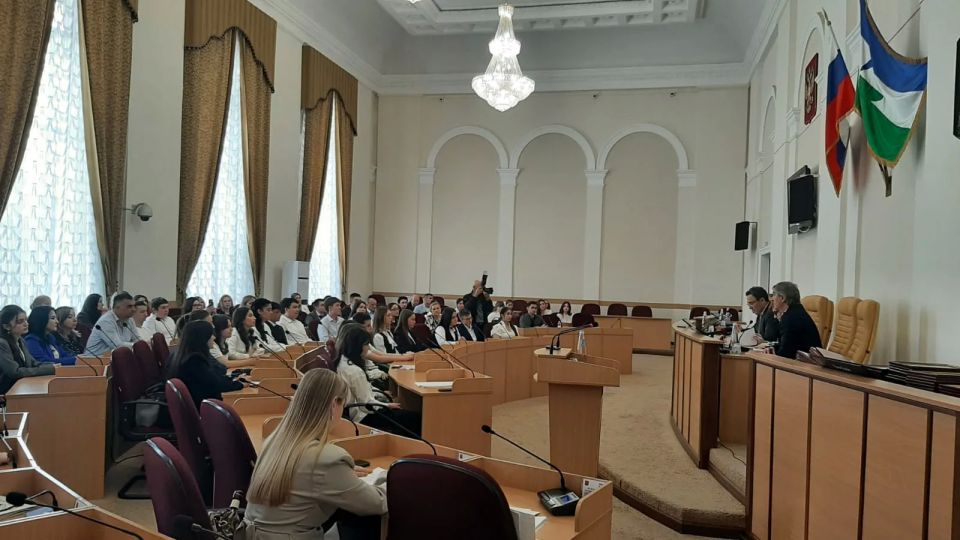 В Парламенте КБР награждают победителей и призёров конкурса "Моя законотворческая инициатива" среди молодёжи образовательных, научных и общественных организаций В Парламенте КБР награждают победителей и призёров конкурса "Моя законотворческая инициатива" среди молодёжи образовательных, научных и общественных организаций