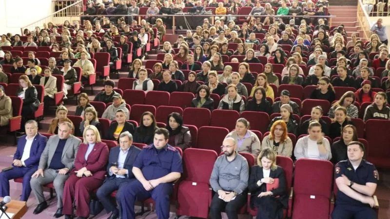 Полицейские Терского района приняли участие в профилактическом мероприятии с участием родительского комитета общеобразовательных школ Полицейские Терского района приняли участие в профилактическом мероприятии с участием родительского комитета общеобразовательных школ