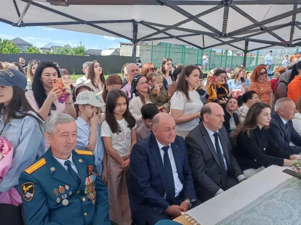 26 мая 2026 года ветераны прокуратуры Кабардино-Балкарской Республики Хачим Машуков, Виталий Шаваев, Лариса Шетова и Анзор Ныров посетили родные школы, где когда-то сами получали знания, в с. Аргудан Лескенского района, с.п.... 26 мая 2026 года ветераны прокуратуры Кабардино-Балкарской Республики Хачим Машуков, Виталий Шаваев, Лариса Шетова и Анзор Ныров посетили родные школы, где когда-то сами получали знания, в с. Аргудан Лескенского района, с.п....