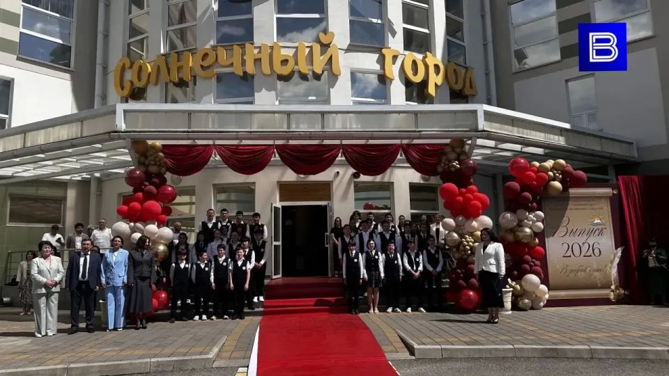 Белые банты, школьный вальс и последние минуты детства за партой Белые банты, школьный вальс и последние минуты детства за партой