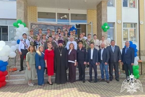 Представители Управления Росгвардии по Кабардино-Балкарской Республике стали почетными гостями на торжественных линейках по случаю Последнего звонка Представители Управления Росгвардии по Кабардино-Балкарской Республике стали почетными гостями на торжественных линейках по случаю Последнего звонка