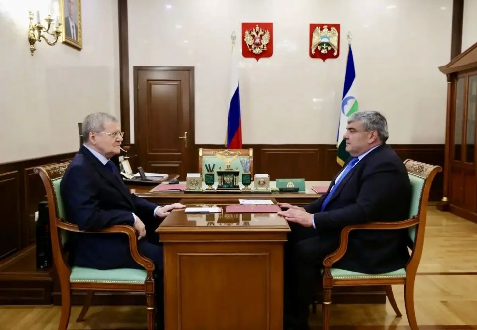 Казбек Коков: Сегодня в Кабардино-Балкарию с рабочим визитом прибыл полномочный представитель Президента России в Северо-Кавказском федеральном округе Юрий Чайка Казбек Коков: Сегодня в Кабардино-Балкарию с рабочим визитом прибыл полномочный представитель Президента России в Северо-Кавказском федеральном округе Юрий Чайка