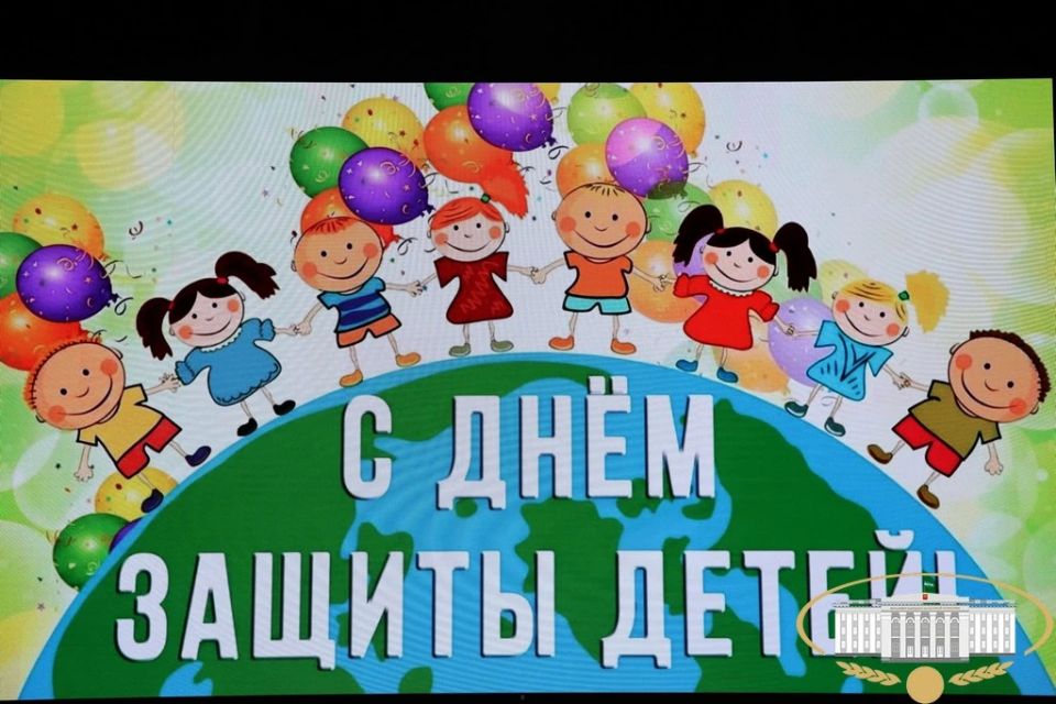 Международный день защиты детей в Доме молодёжи отметили большим анимационно-концертным шоу, дав старт масштабной республиканской программе "Лето - детям!" Международный день защиты детей в Доме молодёжи отметили большим анимационно-концертным шоу, дав старт масштабной республиканской программе "Лето - детям!"