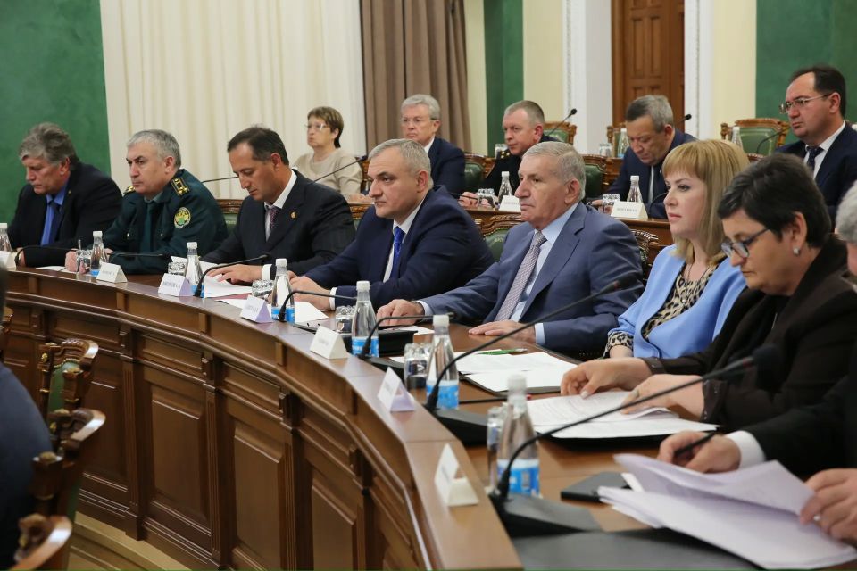 Казбек Коков: На заседании Антинаркотической комиссии Кабардино-Балкарской Республики заслушали информацию о мерах по предупреждению и раскрытию преступлений в сфере незаконного оборота наркотиков, а также о работе... Казбек Коков: На заседании Антинаркотической комиссии Кабардино-Балкарской Республики заслушали информацию о мерах по предупреждению и раскрытию преступлений в сфере незаконного оборота наркотиков, а также о работе...