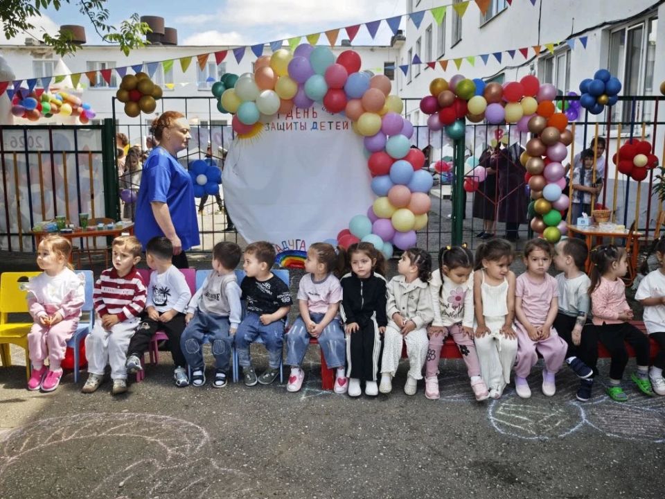 Праздничные мероприятия. Сегодня, 1 июня, во всех сельских поселениях Баксанского района стартовали праздничные мероприятия, приуроченные к Международному дню защиты детей, сообщает пресс-служба муниципалитета