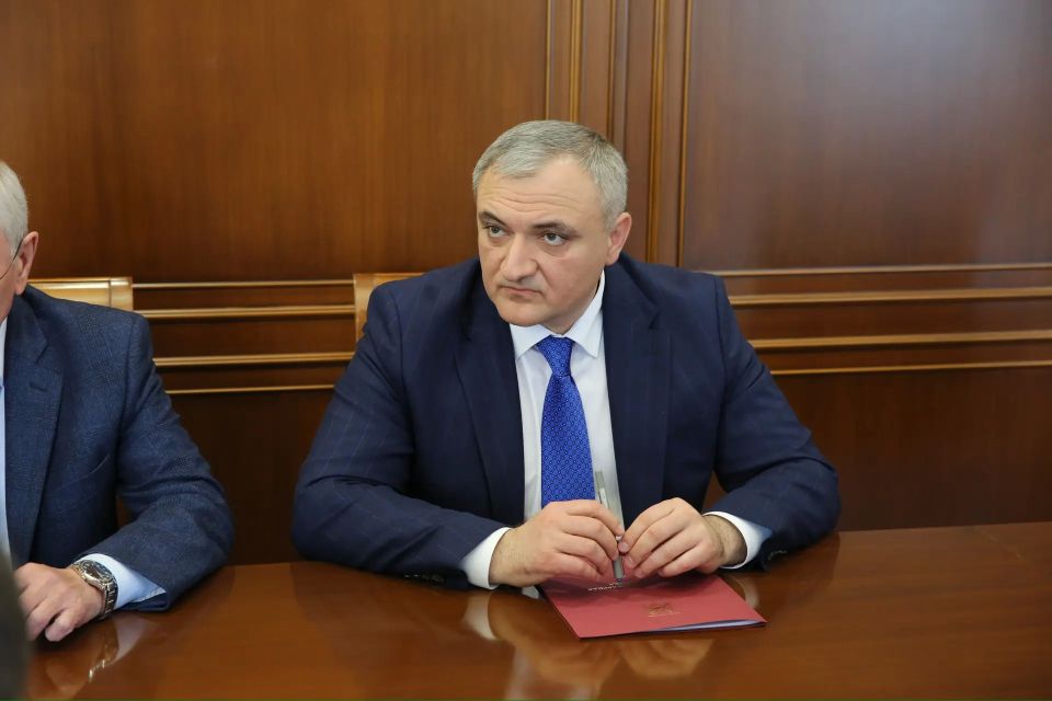 Казбек Коков: Провел рабочую встречу, а также совещание с участием исполняющего полномочия главы местной администрации городского округа Нальчик Азаматгерием Ашхотовым Казбек Коков: Провел рабочую встречу, а также совещание с участием исполняющего полномочия главы местной администрации городского округа Нальчик Азаматгерием Ашхотовым