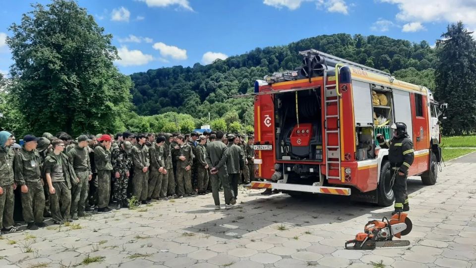 В Нальчике проходит открытие военно-патриотического молодёжного лагеря "Авангард" В Нальчике проходит открытие военно-патриотического молодёжного лагеря "Авангард"