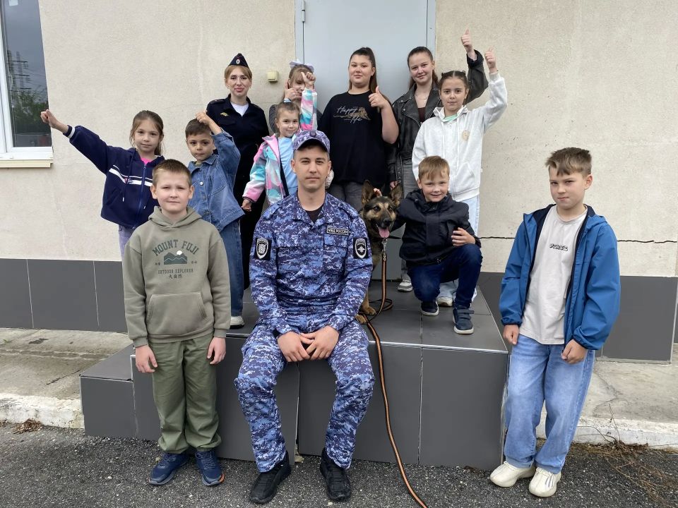 Каникулы с пользой - юные жители Прохладненского района знакомятся с профессией полицейского Каникулы с пользой - юные жители Прохладненского района знакомятся с профессией полицейского