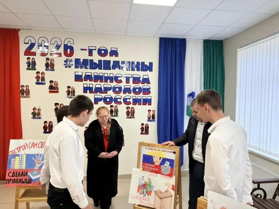 В Урванском районе на базе МКОУ «СОШ №4 «им.Н.М.Бозиева» г.п.Нарткала прошла выставка рисунков победителей на тему «Выборы в искусстве» В Урванском районе на базе МКОУ «СОШ №4 «им.Н.М.Бозиева» г.п.Нарткала прошла выставка рисунков победителей на тему «Выборы в искусстве»