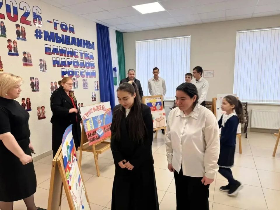 В Урванском районе на базе МКОУ «СОШ №4 «им.Н.М.Бозиева» г.п.Нарткала прошла выставка рисунков победителей на тему «Выборы в искусстве» В Урванском районе на базе МКОУ «СОШ №4 «им.Н.М.Бозиева» г.п.Нарткала прошла выставка рисунков победителей на тему «Выборы в искусстве»