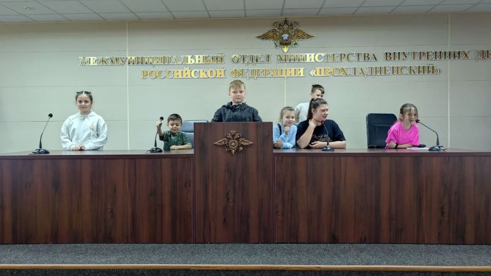 Каникулы с пользой - юные жители Прохладненского района знакомятся с профессией полицейского Каникулы с пользой - юные жители Прохладненского района знакомятся с профессией полицейского