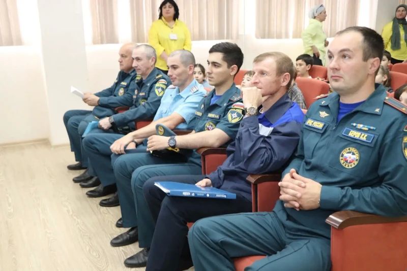 Госавтоинспекции Кабардино-Балкарии провели для детей занятие «Каникулы - под знаком безопасности» Госавтоинспекции Кабардино-Балкарии провели для детей занятие «Каникулы - под знаком безопасности»