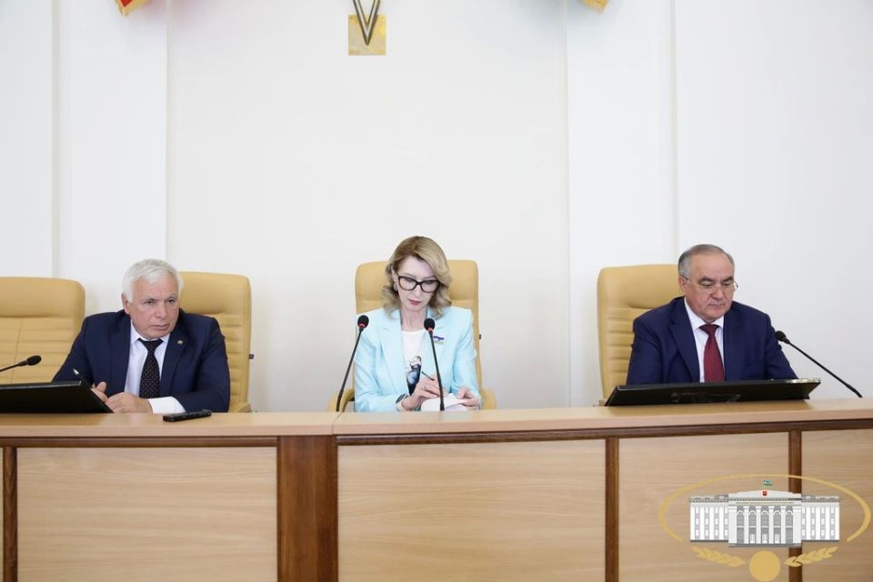 Своим видением обсуждаемой темы поделились инициаторы парламентских слушаний - руководители профильных комитетов Своим видением обсуждаемой темы поделились инициаторы парламентских слушаний - руководители профильных комитетов