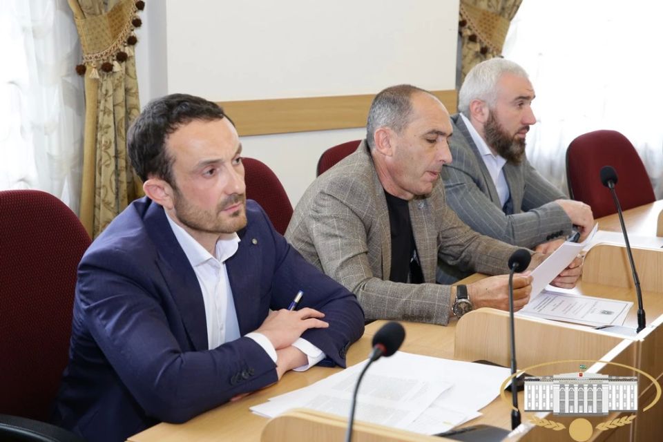 Своим видением обсуждаемой темы поделились инициаторы парламентских слушаний - руководители профильных комитетов Своим видением обсуждаемой темы поделились инициаторы парламентских слушаний - руководители профильных комитетов