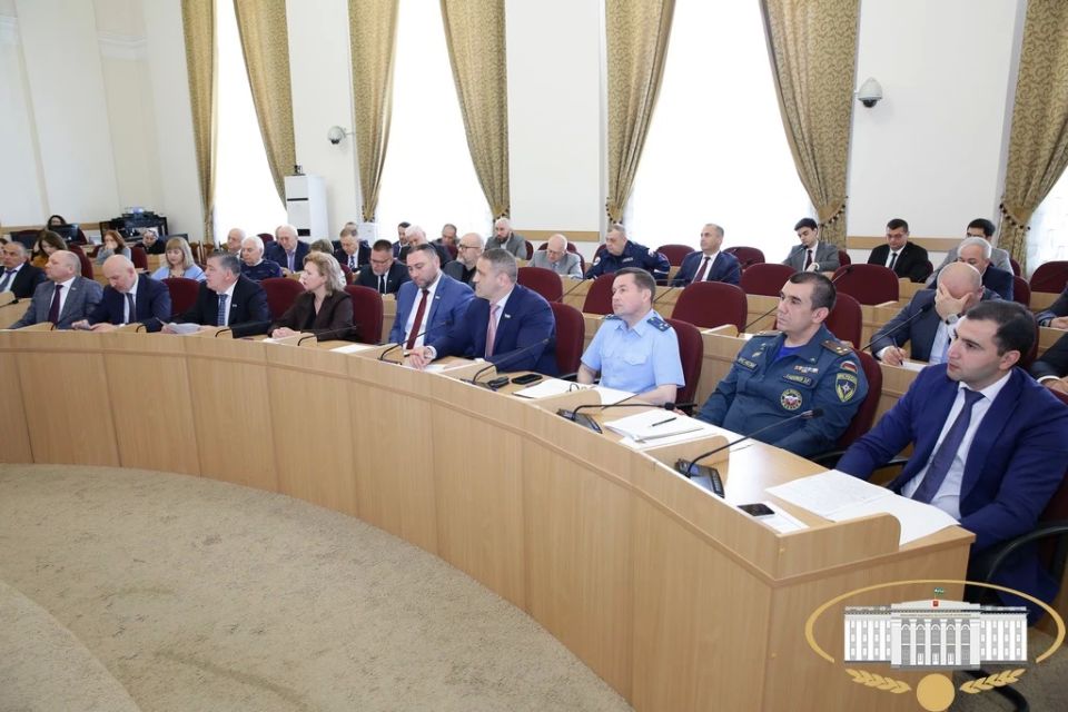 Своим видением обсуждаемой темы поделились инициаторы парламентских слушаний - руководители профильных комитетов Своим видением обсуждаемой темы поделились инициаторы парламентских слушаний - руководители профильных комитетов
