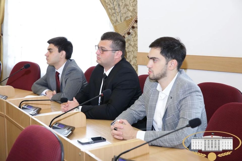 Своим видением обсуждаемой темы поделились инициаторы парламентских слушаний - руководители профильных комитетов Своим видением обсуждаемой темы поделились инициаторы парламентских слушаний - руководители профильных комитетов