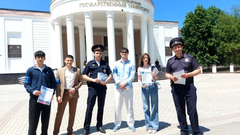 Полицейские и дружинники Нальчика провели профилактическую встречу со студентами Полицейские и дружинники Нальчика провели профилактическую встречу со студентами