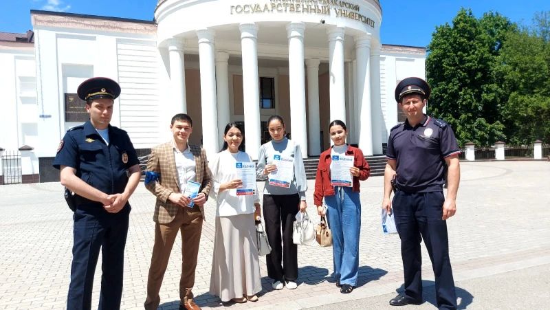 Полицейские и дружинники Нальчика провели профилактическую встречу со студентами Полицейские и дружинники Нальчика провели профилактическую встречу со студентами