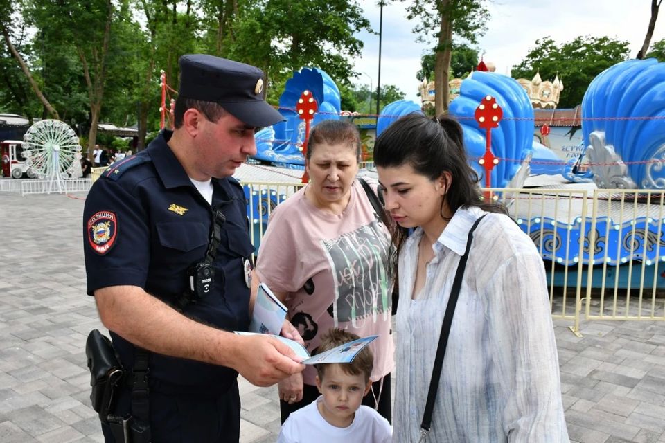 Атажукинский парк стал площадкой для диалога о детской безопасности летом Атажукинский парк стал площадкой для диалога о детской безопасности летом
