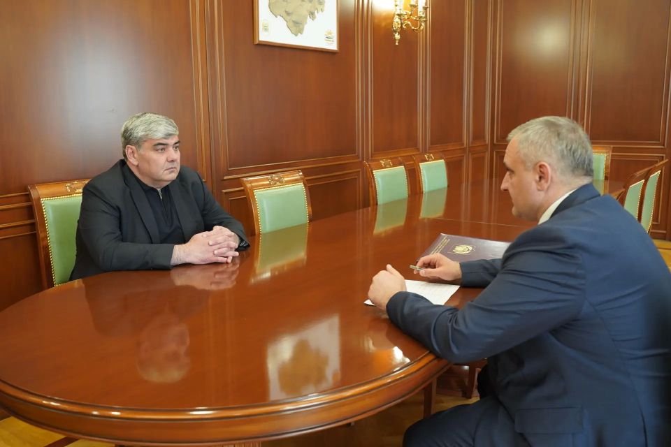 Казбек Коков: Сегодня провел рабочую встречу с Азаматгерием Ашхотовым, временно исполняющим обязанности главы местной администрации городского округа Нальчик Казбек Коков: Сегодня провел рабочую встречу с Азаматгерием Ашхотовым, временно исполняющим обязанности главы местной администрации городского округа Нальчик