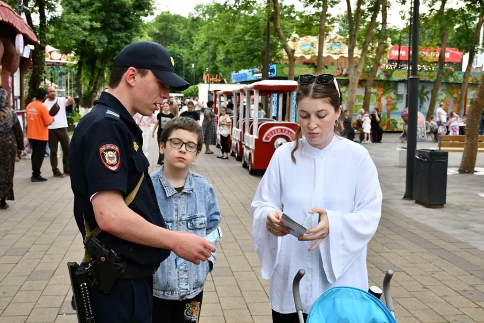 Атажукинский парк стал площадкой для диалога о детской безопасности летом Атажукинский парк стал площадкой для диалога о детской безопасности летом