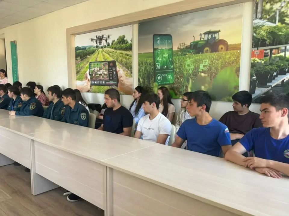 Полицейские Урванского района провели встречу со студентами по вопросам противодействия экстремизму и терроризму Полицейские Урванского района провели встречу со студентами по вопросам противодействия экстремизму и терроризму