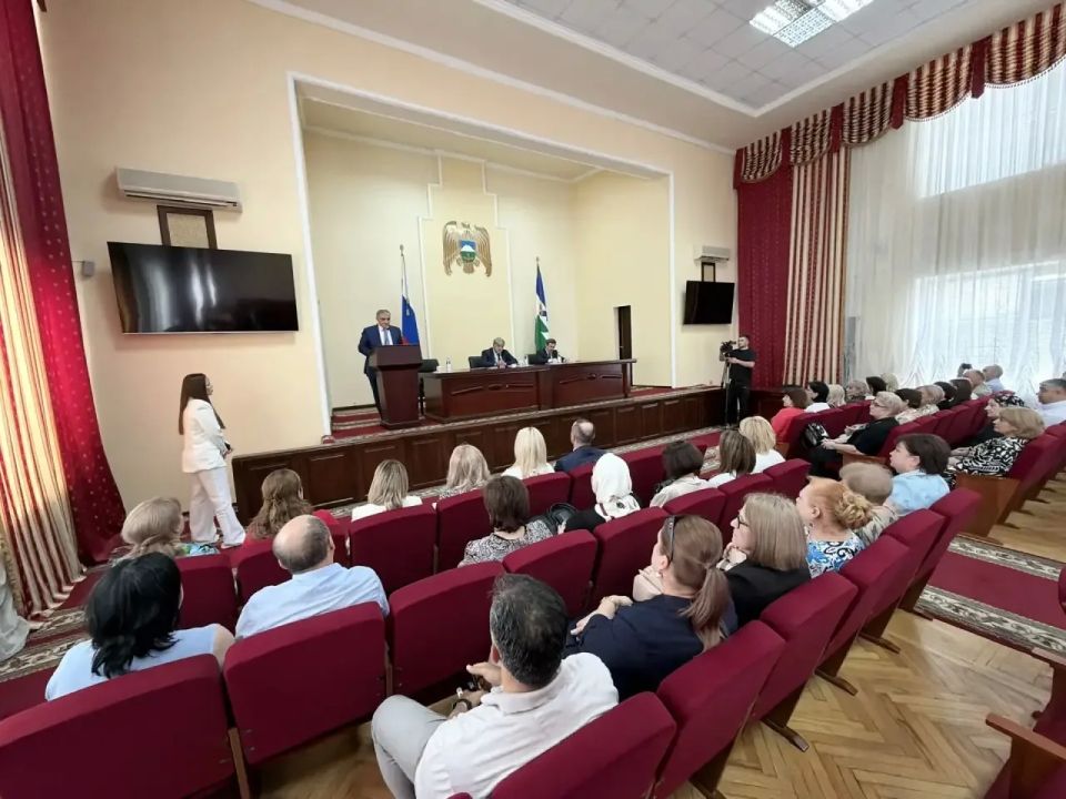 Казбек Коков встретился с директорами школ Нальчика