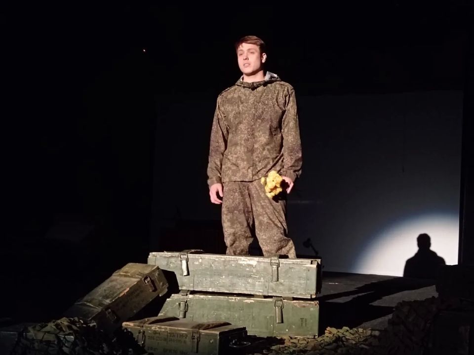 В Нальчике показали военно-патриотическую драму «Позывной «Лютик» В Нальчике показали военно-патриотическую драму «Позывной «Лютик»