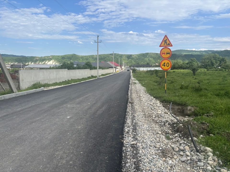 В селении Заюково завершается капитальный ремонт улицы Толстого протяжённостью 800 м В селении Заюково завершается капитальный ремонт улицы Толстого протяжённостью 800 м